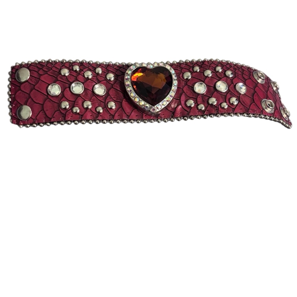 Wide‎ Cuff Heart-Embellished Red Leather Bracelet - Picture 3 of 6